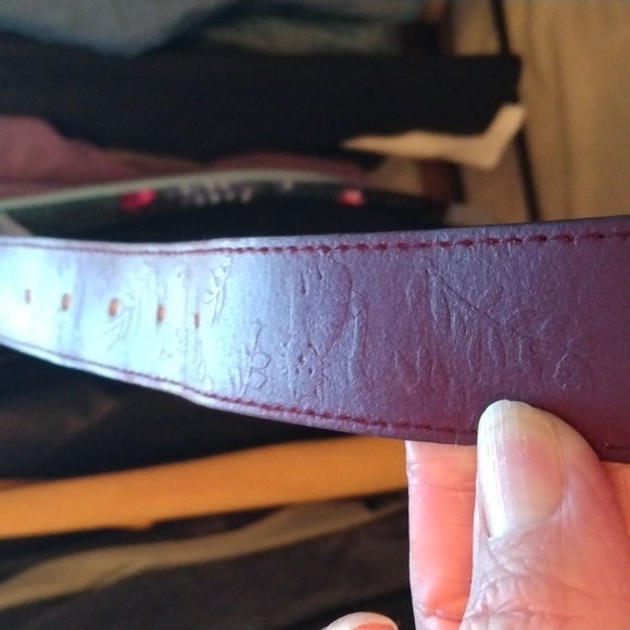 Women's burgundy cat design belt - Picture 6 of 17